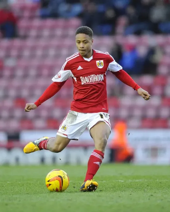 Framed Print : Bobby Reid in Action: Bristol City vs. Carlisle United, Sky Bet League One, Ashton Gate, 2014