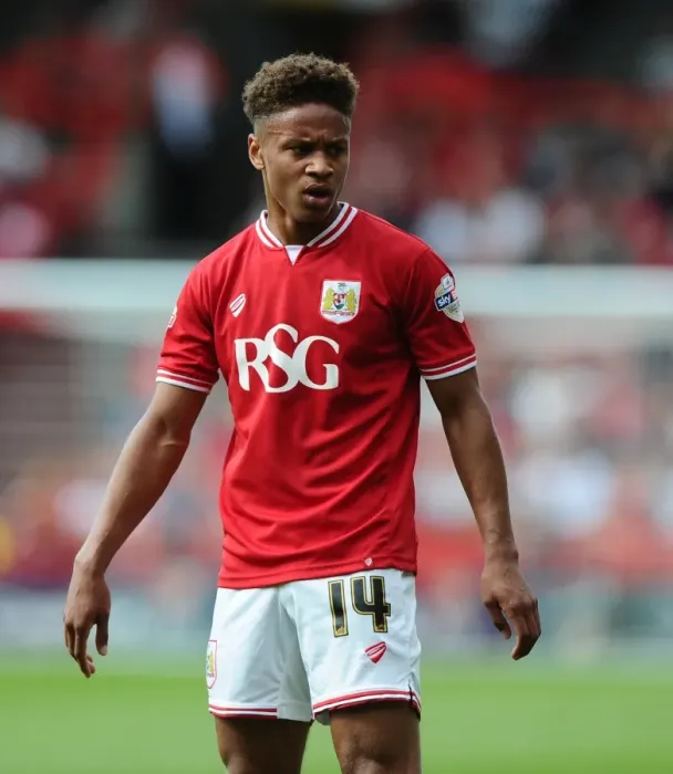 Framed Print : Bobby Reid in Action: Bristol City vs Burnley, Sky Bet Championship, August 2015 Framed Print : Bobby Reid in Action: Bristol City vs Burnley, Sky Bet Championship, August 2015