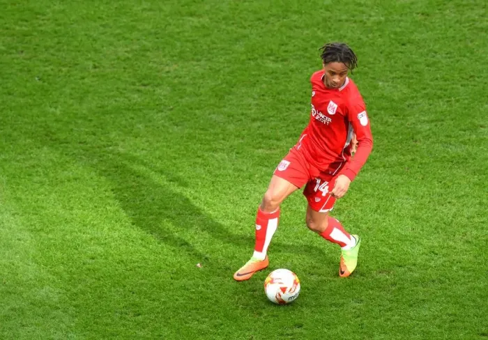 Framed Print : Bobby Reid in Action: Bristol City vs Burton Albion, Sky Bet Championship, 2017 Framed Print : Bobby Reid in Action: Bristol City vs Burton Albion, Sky Bet Championship, 2017