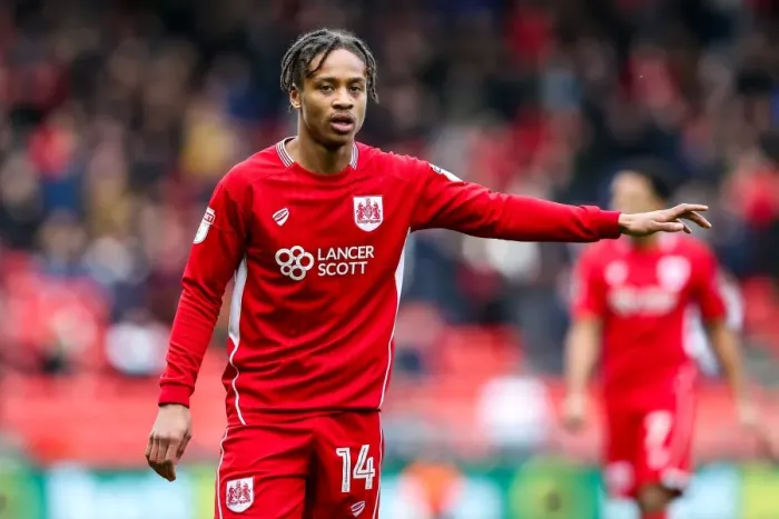 Framed Print : Bobby Reid in Action: Bristol City vs Burton Albion, Sky Bet EFL Championship, 2017 Framed Print : Bobby Reid in Action: Bristol City vs Burton Albion, Sky Bet EFL Championship, 2017