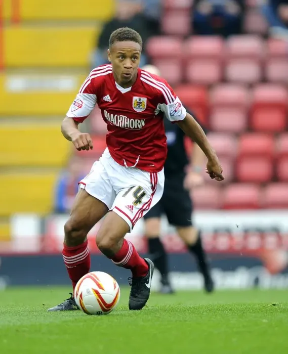 Framed Print : Bobby Reid in Action: Bristol City vs Colchester United, Sky Bet League One (September 2013) Framed Print : Bobby Reid in Action: Bristol City vs Colchester United, Sky Bet League One (September 2013)