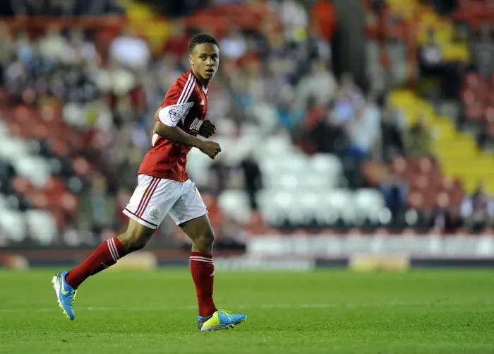 Framed Print : Bobby Reid in Action: Bristol City vs Crystal Palace, Capital One Cup 2013 Framed Print : Bobby Reid in Action: Bristol City vs Crystal Palace, Capital One Cup 2013