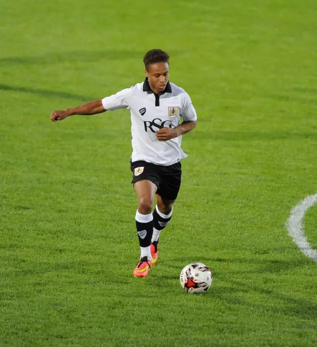 Framed Print : Bobby Reid in Action: Cheltenham Town vs. Bristol City Pre-Season Friendly, 2014 Framed Print : Bobby Reid in Action: Cheltenham Town vs. Bristol City Pre-Season Friendly, 2014