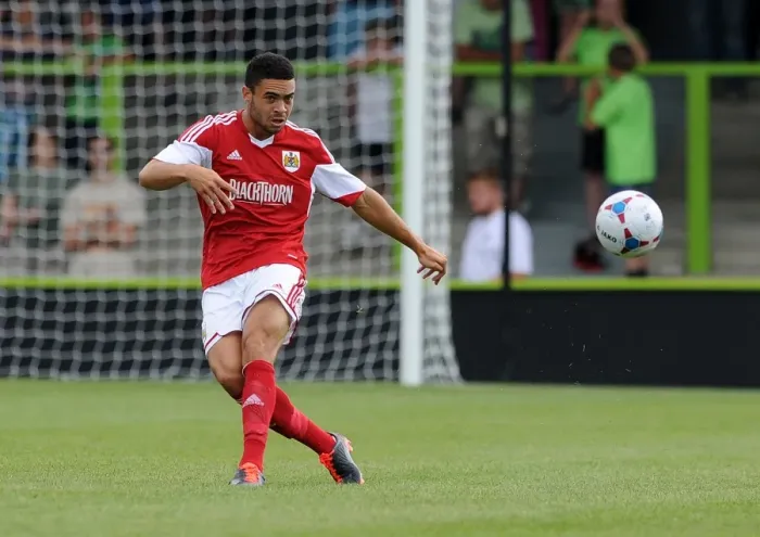 Framed Print : Bobby Reid in Action: Forest Green Rovers vs. Bristol City, 2013 Framed Print : Bobby Reid in Action: Forest Green Rovers vs. Bristol City, 2013