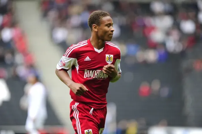 Framed Print : Bobby Reid in Action: Milton Keynes Dons vs. Bristol City, Sky Bet League One, 2013
