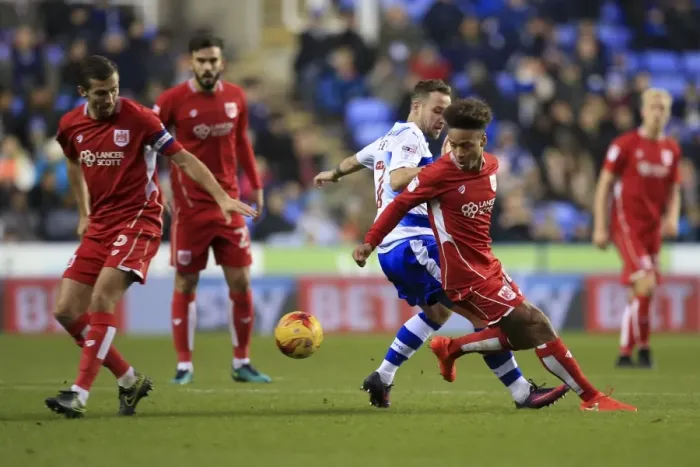 Framed Print : Bobby Reid in Action: Reading vs. Bristol City Championship Clash - November 2016 Framed Print : Bobby Reid in Action: Reading vs. Bristol City Championship Clash - November 2016