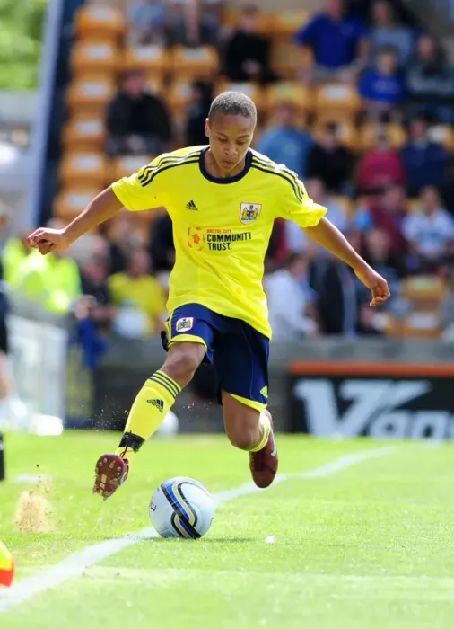 Framed Print : Bobby Reid in Action: Torquay vs. Bristol City Framed Print : Bobby Reid in Action: Torquay vs. Bristol City