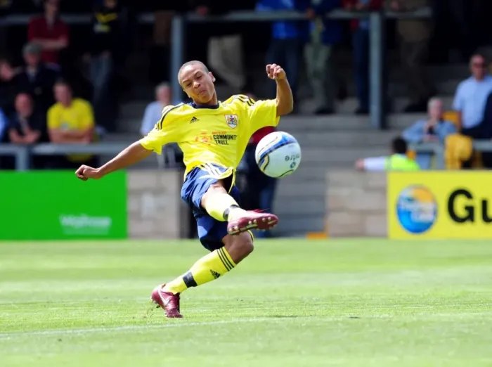 Framed Print : Bobby Reid in Action: Torquay vs. Bristol City