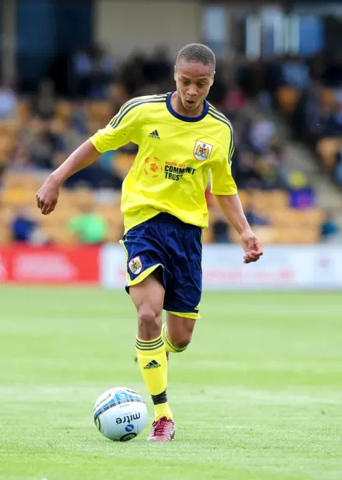 Framed Print : Bobby Reid in Action: Torquay vs. Bristol City