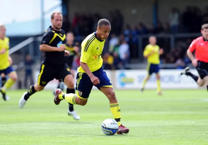 Framed Print : Bobby Reid in Action: Torquay vs. Bristol City