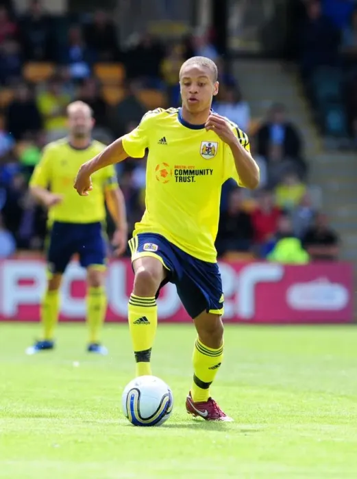 Framed Print : Bobby Reid in Action: Torquay vs. Bristol City