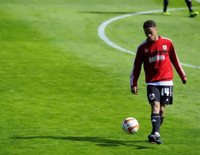 Framed Print : Bobby Reid in Action: Walsall vs. Bristol City, League One, 2014