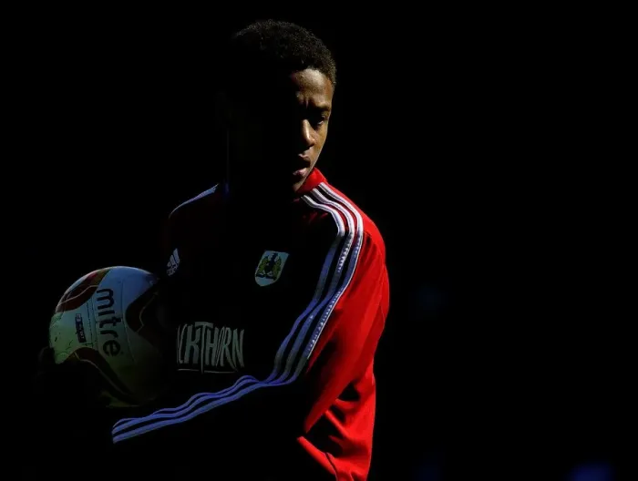 Framed Print : Bobby Reid in Action: Walsall vs. Bristol City, Sky Bet League One, 2014 Framed Print : Bobby Reid in Action: Walsall vs. Bristol City, Sky Bet League One, 2014