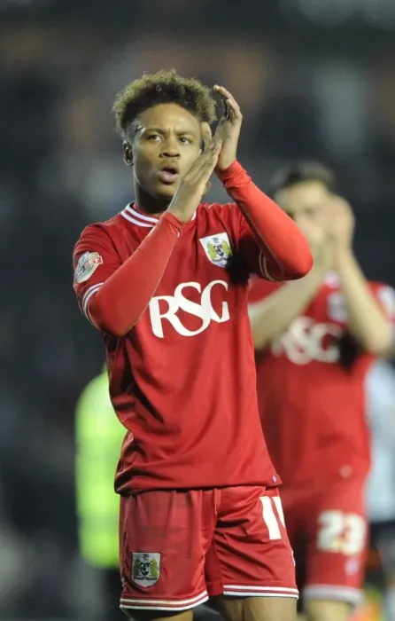 Framed Print : Bobby Reid of Bristol City Applauding Fans after Derby County Match, 15th December 2015 Framed Print : Bobby Reid of Bristol City Applauding Fans after Derby County Match, 15th December 2015