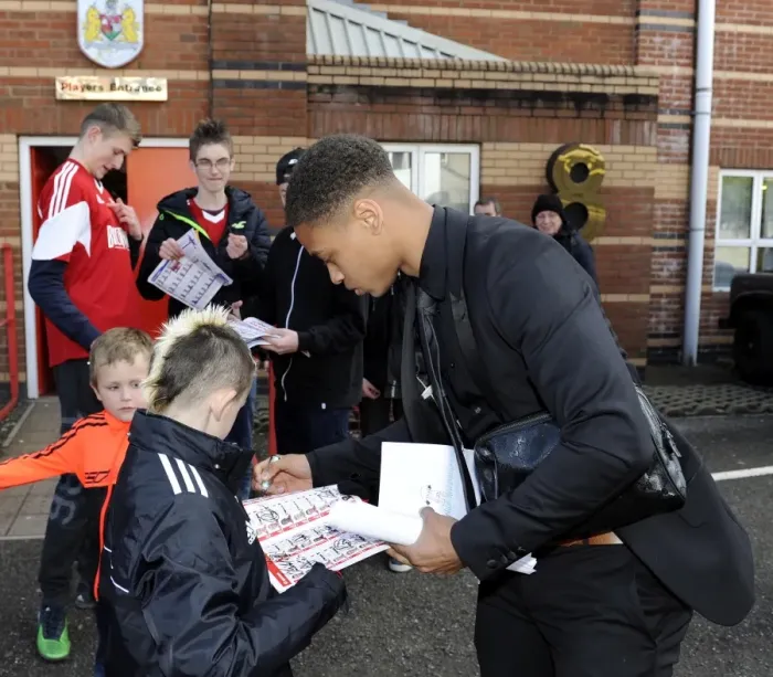 Framed Print : Bobby Reid of Bristol City Connecting with Fans: Autograph Signing Session at Ashton Gate Framed Print : Bobby Reid of Bristol City Connecting with Fans: Autograph Signing Session at Ashton Gate