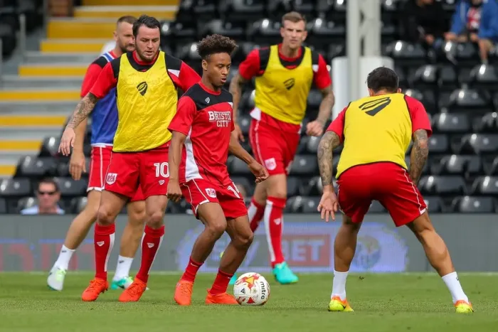 Framed Print : Bobby Reid of Bristol City Warming Up at Craven Cottage before Fulham Match, EFL Championship 2016