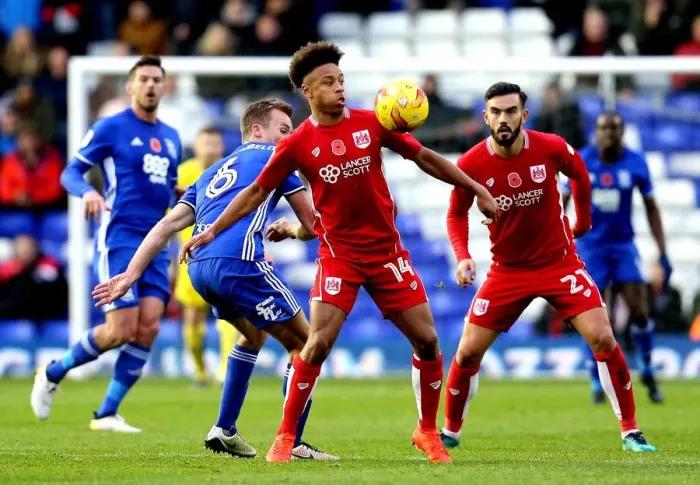 Framed Print : Bobby Reid in Control: Birmingham City vs. Bristol City Championship Clash (November 2016) Framed Print : Bobby Reid in Control: Birmingham City vs. Bristol City Championship Clash (November 2016)