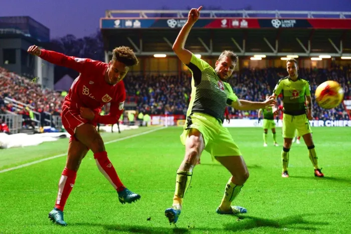 Framed Print : Bobby Reid Crosses for Bristol City: Sky Bet Championship Clash vs. Reading (January 2017)