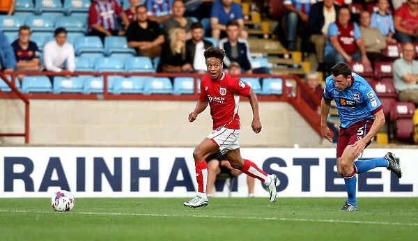 Bobby Reid Dashes Past Murray Wallace: Scunthorpe United vs. Bristol City, EFL Cup 2016