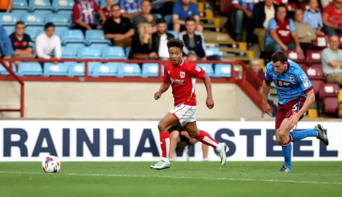 Framed Print : Bobby Reid Dashes Past Murray Wallace: Scunthorpe United vs. Bristol City, EFL Cup 2016 Framed Print : Bobby Reid Dashes Past Murray Wallace: Scunthorpe United vs. Bristol City, EFL Cup 2016