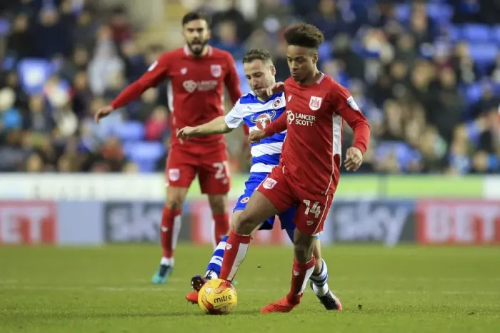 Framed Print : Bobby Reid Faces Pressure: Reading vs. Bristol City, Sky Bet Championship (November 2016) Framed Print : Bobby Reid Faces Pressure: Reading vs. Bristol City, Sky Bet Championship (November 2016)