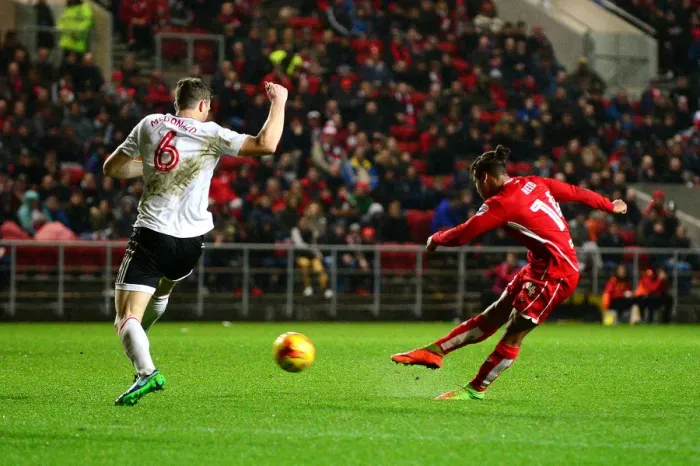 Framed Print : Bobby Reid Goes for Glory: Bristol City vs Fulham, 2017 Framed Print : Bobby Reid Goes for Glory: Bristol City vs Fulham, 2017