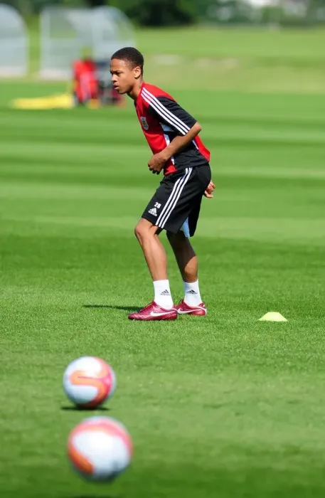 Framed Print : Bobby Reid: Intense Focus during Bristol City's Pre-season Training Framed Print : Bobby Reid: Intense Focus during Bristol City's Pre-season Training