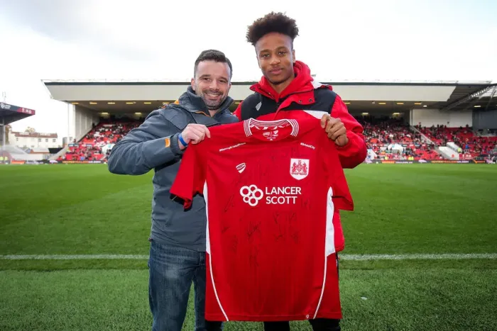 Framed Print : Bobby Reid Presents Half-Time Signed Shirt at Ashton Gate: Bristol City vs Blackburn Rovers Framed Print : Bobby Reid Presents Half-Time Signed Shirt at Ashton Gate: Bristol City vs Blackburn Rovers