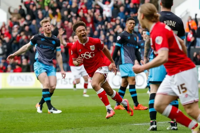 Framed Print : Bobby Reid Scores Brace: Bristol City Leads Sheffield Wednesday 2-0 (April 9, 2016)