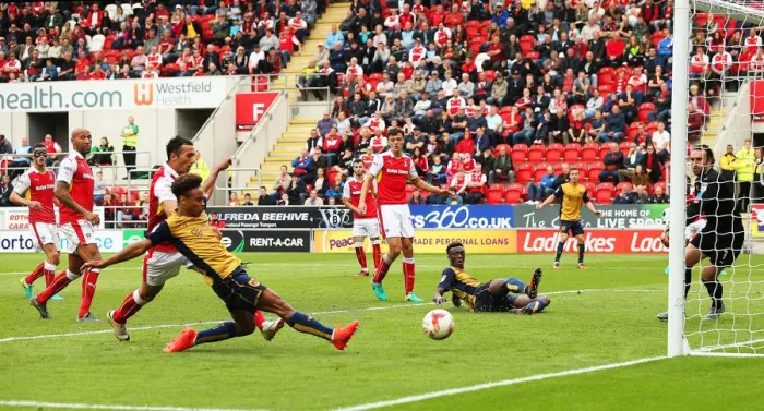 Framed Print : Bobby Reid Scores Dramatic Equalizer for Bristol City against Rotherham United, Sky Bet Championship, 10-09-2016 Framed Print : Bobby Reid Scores Dramatic Equalizer for Bristol City against Rotherham United, Sky Bet Championship, 10-09-2016