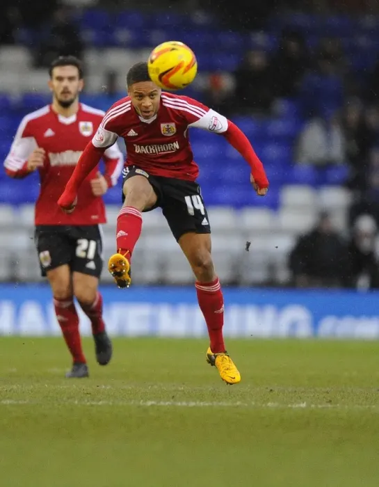 Framed Print : Bobby Reid Thrills in Oldham Athletic vs. Bristol City Clash, February 2014 Framed Print : Bobby Reid Thrills in Oldham Athletic vs. Bristol City Clash, February 2014