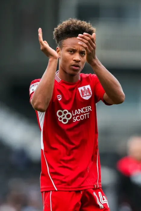 Framed Print : Bobby Reid's Brilliant Brace: Bristol City's 4-0 Thrashing of Fulham