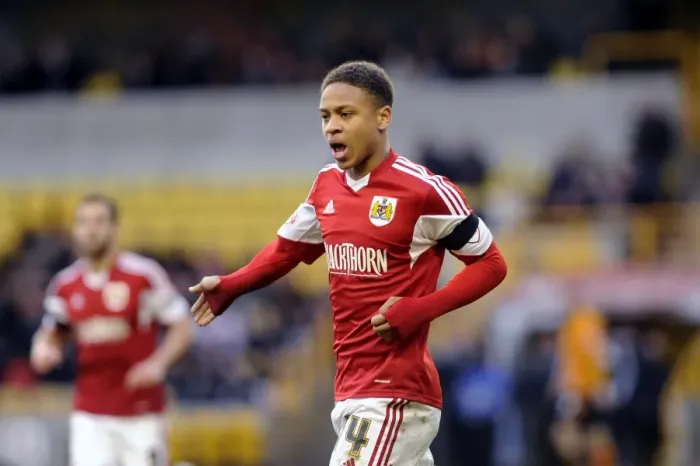 Framed Print : Bobby Reid's Determined Showdown against Wolverhampton Wanderers in Sky Bet League One, January 2014 Framed Print : Bobby Reid's Determined Showdown against Wolverhampton Wanderers in Sky Bet League One, January 2014