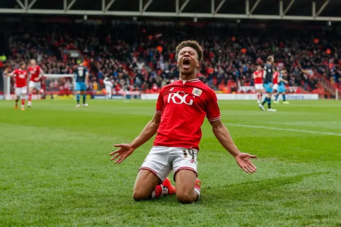 Framed Print : Bobby Reid's Double: Bristol City's 2-0 Lead Over Sheffield Wednesday (April 9, 2016)
