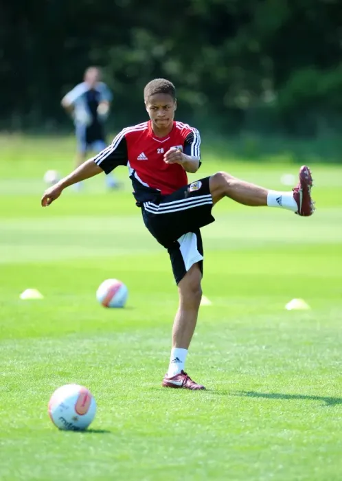 Framed Print : Bobby Reid's Unwavering Focus: Pre-Season Training with Bristol City