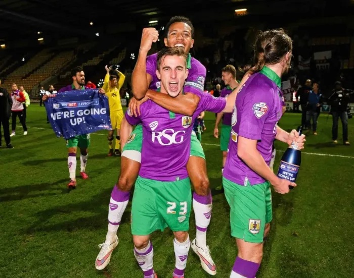 Framed Print : Bradford City vs. Bristol City: The Thrilling Moment of Promotion to Sky Bet League One - Bristol City Celebrates