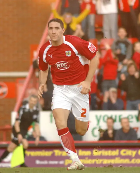 Framed Print : Bradley Orr in Action: Bristol City vs Sheffield Wednesday Framed Print : Bradley Orr in Action: Bristol City vs Sheffield Wednesday