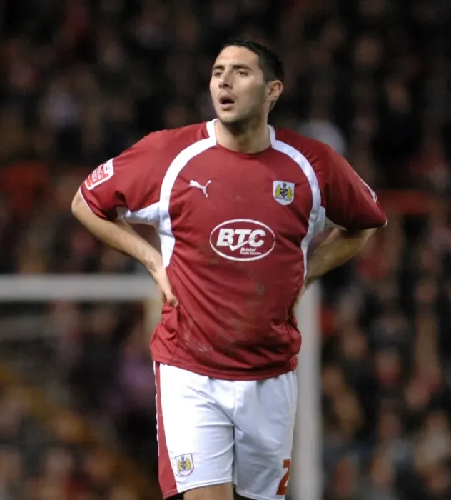 Framed Print : Bradley Orr in Action: Bristol City vs. Watford