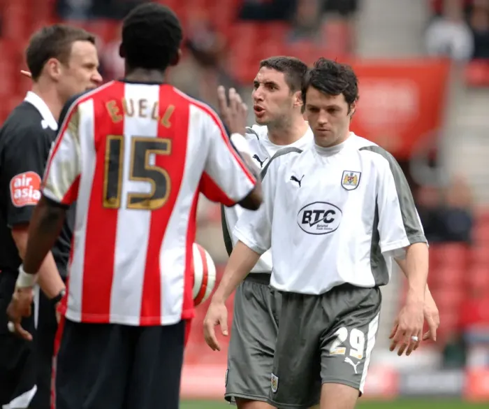 Framed Print : Bradley Orr in Action: Southampton vs. Bristol City