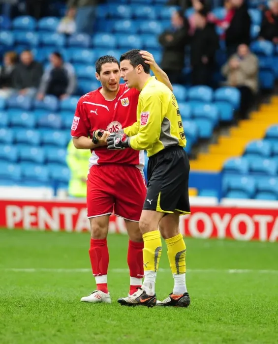 Framed Print : Bradley Orr of Bristol City Faces Off Against Stephen Henderson in Sheffield Wednesday vs. Bristol City Championship Clash, 05 / 04 / 2010 Framed Print : Bradley Orr of Bristol City Faces Off Against Stephen Henderson in Sheffield Wednesday vs. Bristol City Championship Clash, 05 / 04 / 2010