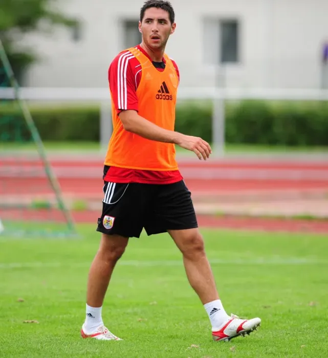 Framed Print : Bradley Orr in Deep Focus: Training with Bristol City Framed Print : Bradley Orr in Deep Focus: Training with Bristol City