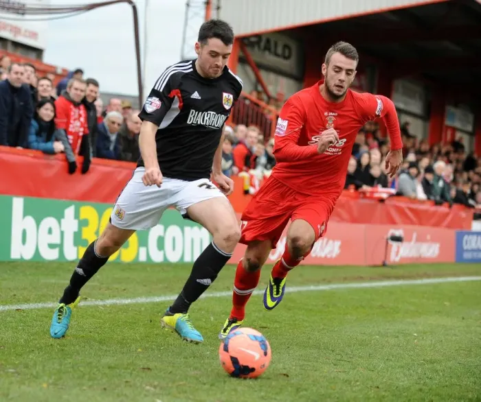 Framed Print : Brendan Moloney Charges Down the Wing for Bristol City in FA Cup Match against Tamworth