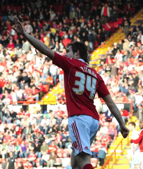 Framed Print : Brett Pitman Scores the Thriller: Championship Opener - Bristol City vs. Burnley (19 / 03 / 2011)