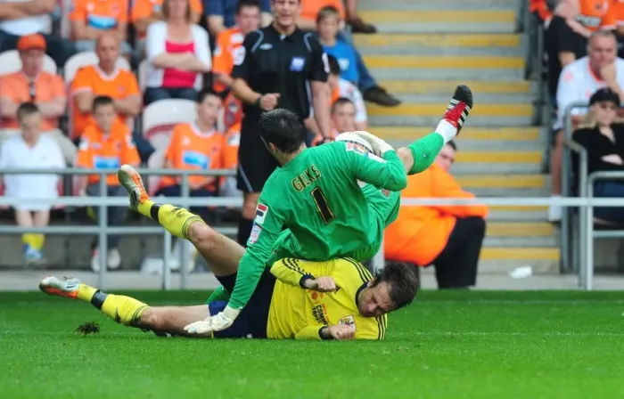 Framed Print : Brett Pitman vs. Matthew Gilks: A League Cup Clash - 01 / 10 / 2011 (Blackpool v Bristol City)