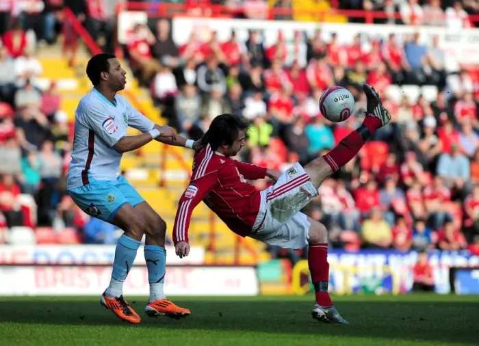 Framed Print : Brett Pitman's Close Overhead Kick: Bristol City vs Burnley, Championship 2011