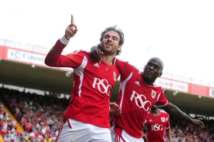 Framed Print : Brett Pitman's Dramatic Equalizer: A Championship Thriller – Bristol City vs. Hull City (September 2011)