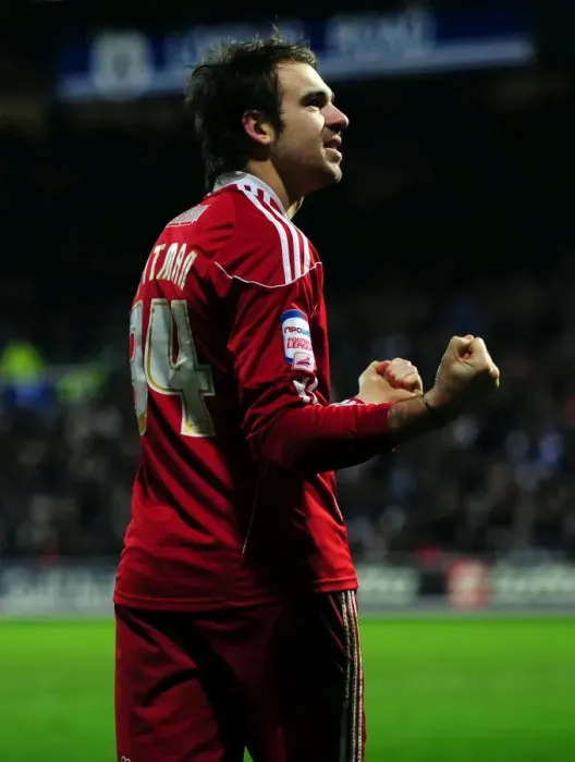 Framed Print : Brett Pitman's Epic Goal Celebration: A Thrilling Championship Moment for Bristol City at QPR (03 / 01 / 2011)