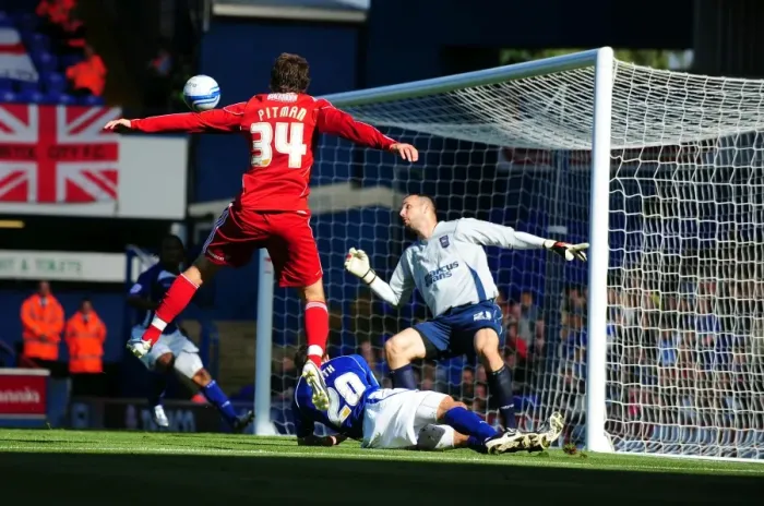 Framed Print : Brett Pitman's Heart-Stopping Near-Miss: A Thwarted Goal for Bristol City in the Championship Showdown against Ipswich Town (August 2010)