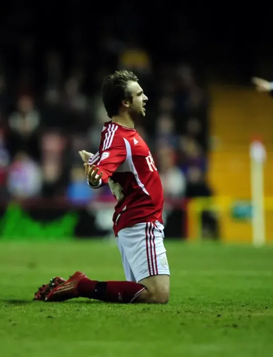 Framed Print : Brett Pitman's Last-Minute Drama: Championship Clash Between Bristol City and Crystal Palace, 2012