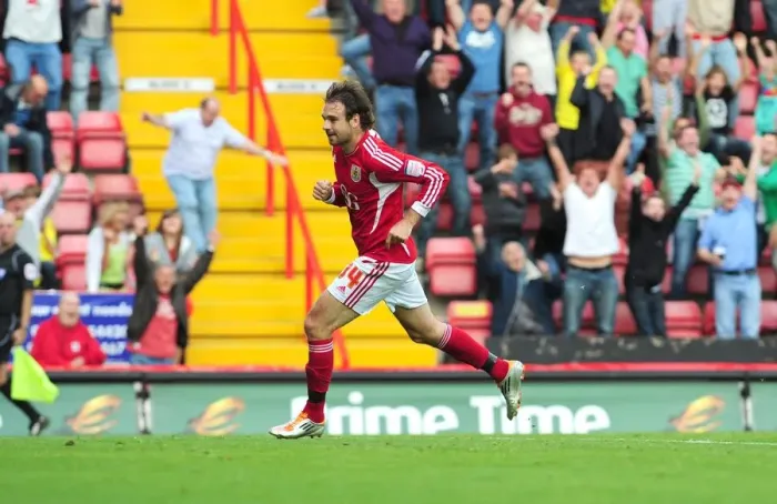 Framed Print : Brett Pitman's Last-Minute Equalizer: Championship Clash Between Bristol City and Hull City (September 24, 2011)